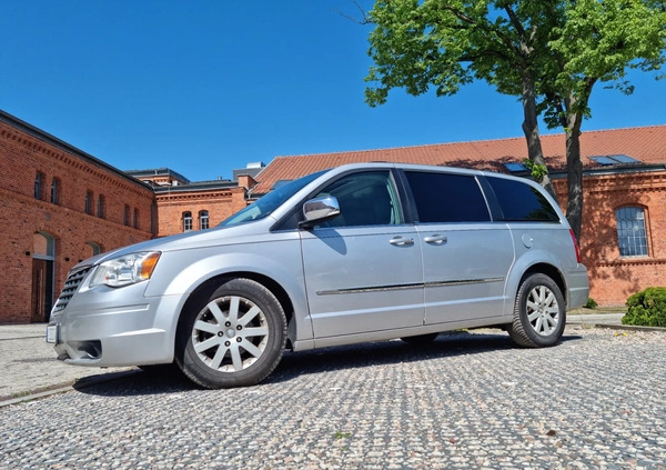 Chrysler Town &amp; Country cena 32000 przebieg: 270000, rok produkcji 2010 z Olsztyn małe 667